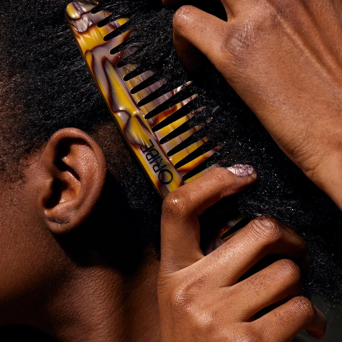 Italian Tooth Oribe Italian Resin Wide Tooth Comb | Detangling & Styling Canada ...