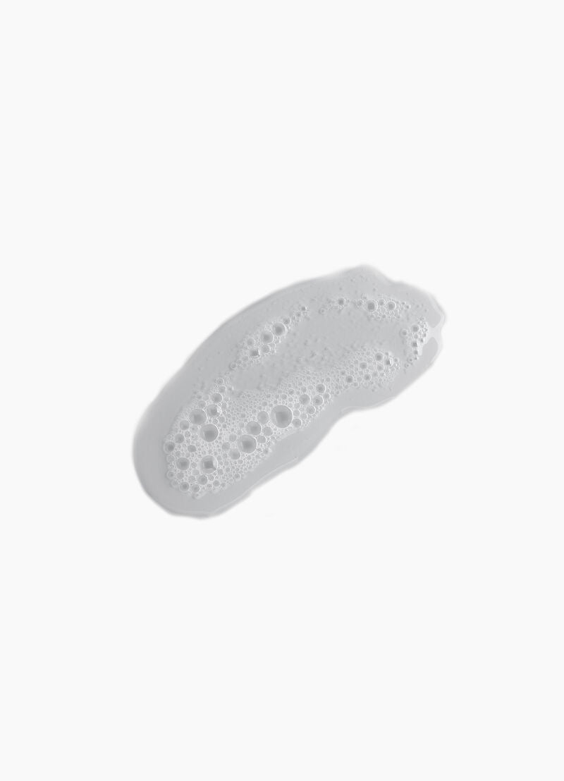drop of Kevin Murphy STIMULATE-ME.WASH refreshing shampoo for hair and scalp available in Canada at Curious Salons