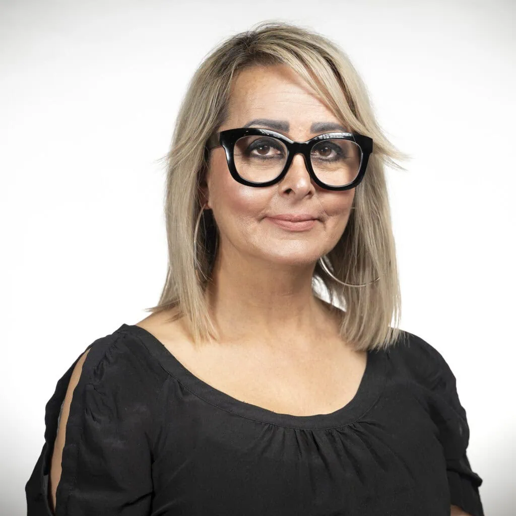 Diana Cealni, hairstylist with 25 years of experience, specializes in men’s cuts and colour.