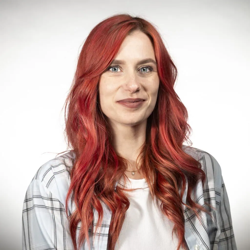 Yana Yakush, hairstylist specializing in the Airtouch technique, complex braids, and natural curls.